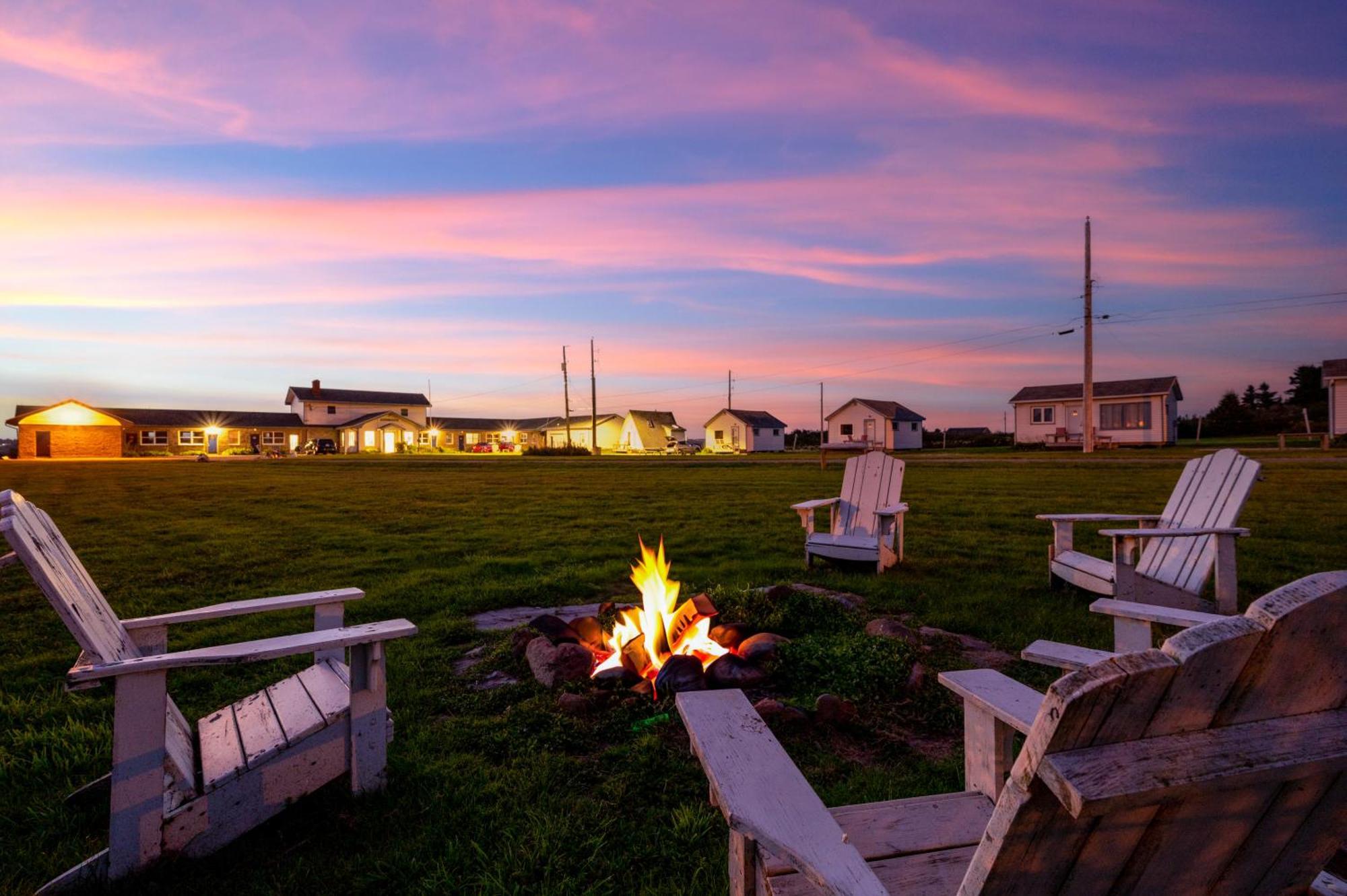 Cape View Motel & Cottages Mavilette Exterior photo