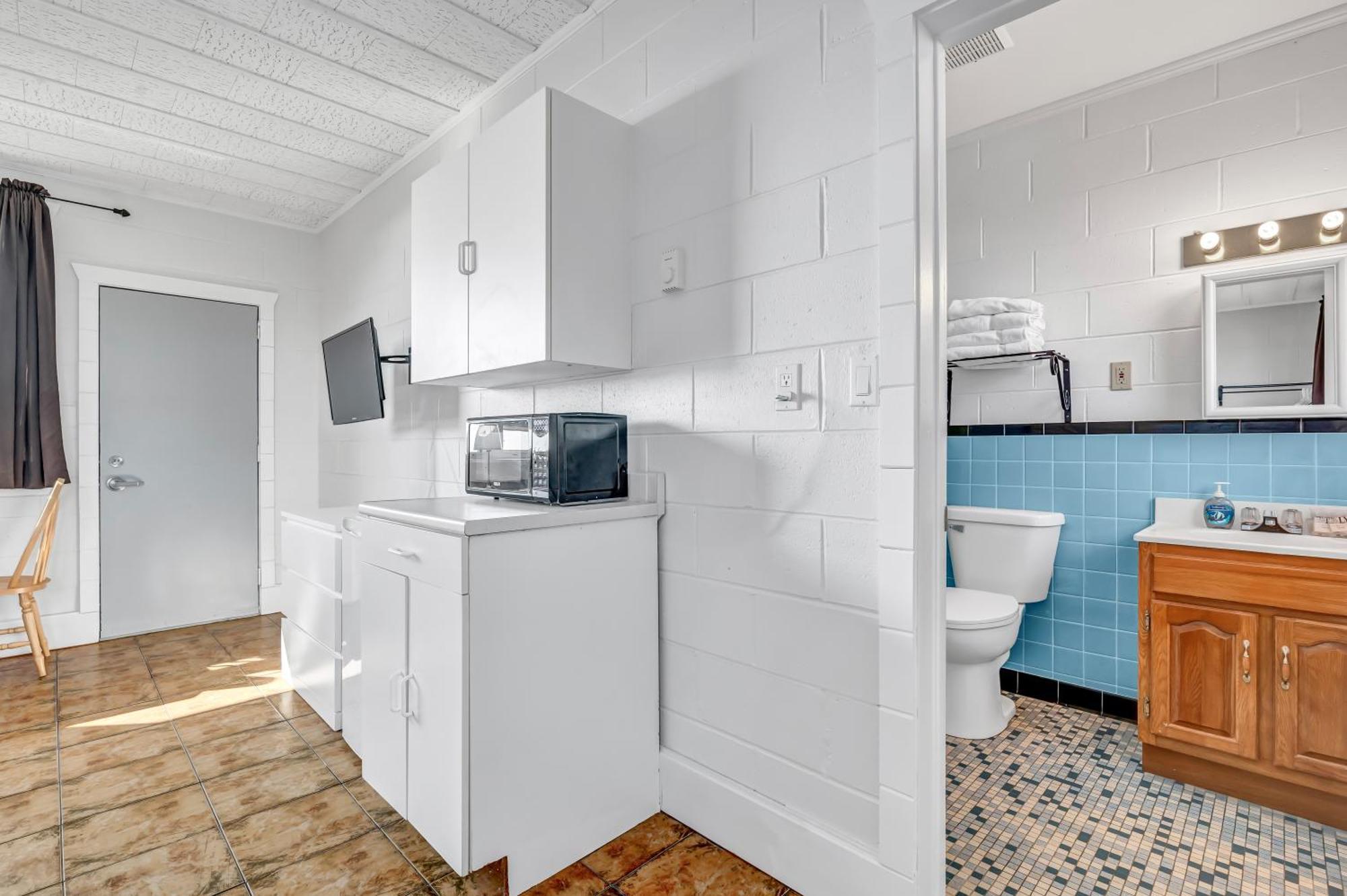 Cape View Motel & Cottages Mavilette Room photo